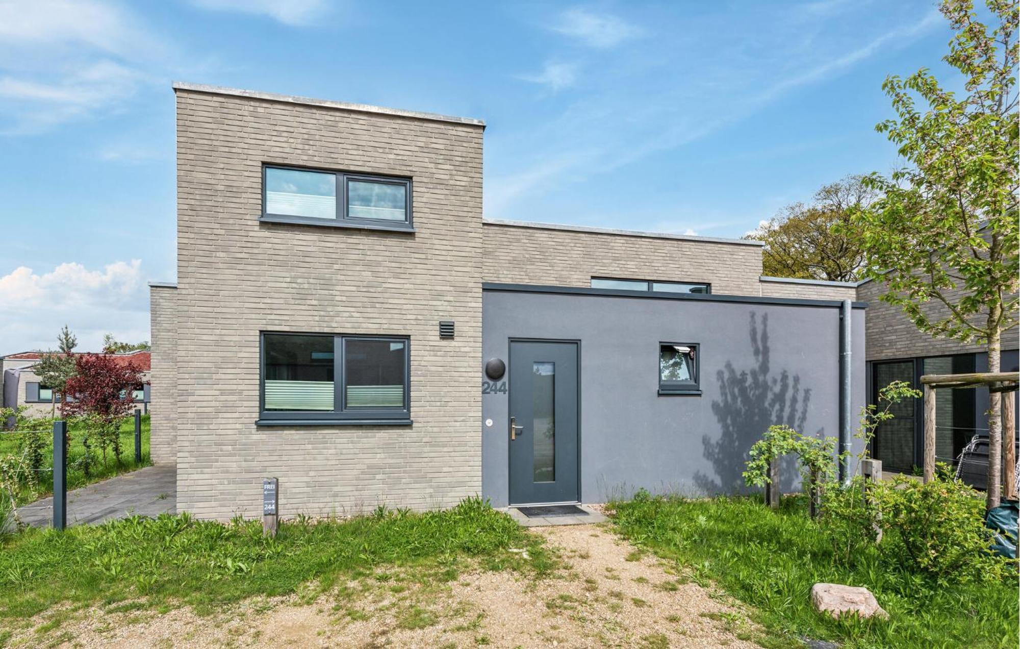 Gorgeous Home In Lembruch-Duemmer See With Kitchen Exterior photo